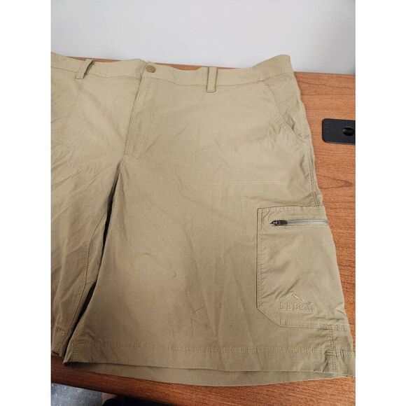 LL Bean Shorts Mens 44W Brown Nylon Blend Flat Front Cargo - Picture 2 of 5